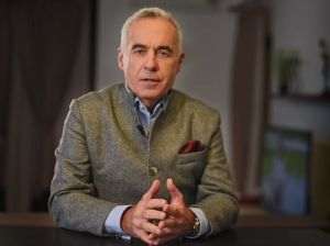 Reţeaua de firme conectată la omul de afaceri austriac Constantin Dănuţ Hanţ, vizată de DNA pentru angajarea fictivă a lui Călin Georgescu